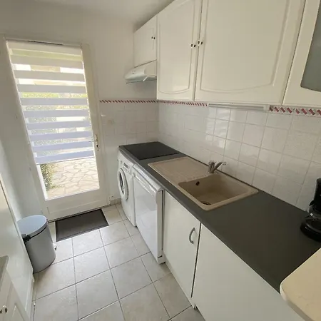 Pavillon 6 Pers Avec Piscine, Clim, Terrasses Et Parking Prive - Fr-1-781-72 *
