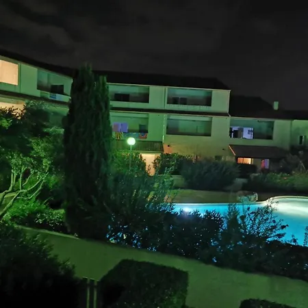 Hébergement de vacances Pavillon 6 Pers Avec Piscine, Clim, Terrasses Et Parking Privé - Fr-1-781-72 *